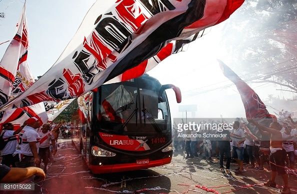 torcida-tricolor-onibus