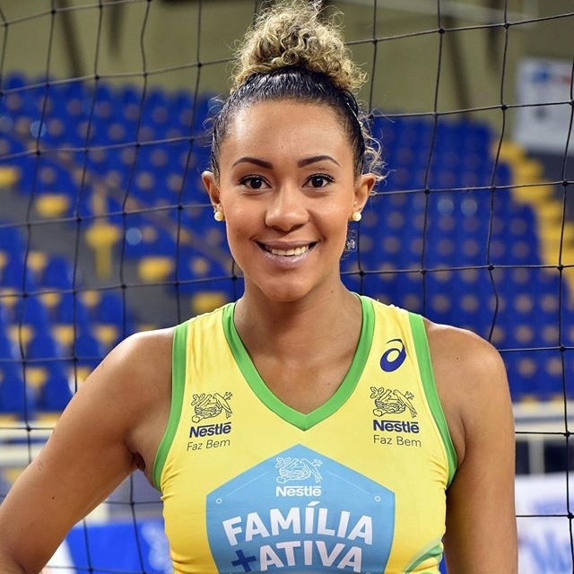 jogadoras-de-volei-mais-alta-da-superliga-aline