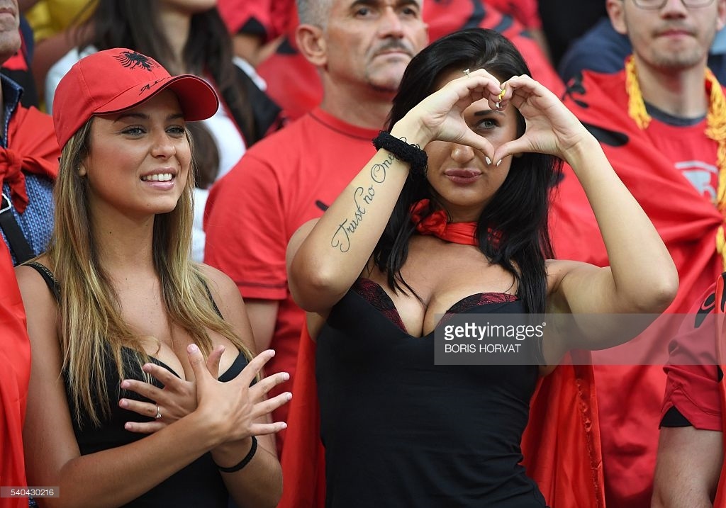 Eurocopa albania as torcedoras mais belas das arquibancadas 2016.jpg