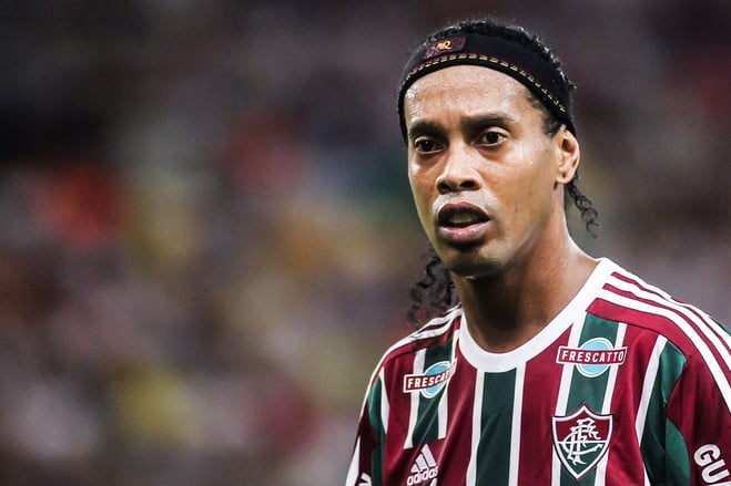 Ronaldinho-flu-contratacoes-futebol-brasileiro