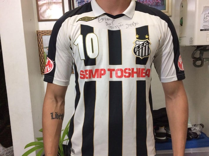 santos-fc-o-seculo-em-um-top-das-camisas-mais-bonitas-listrada