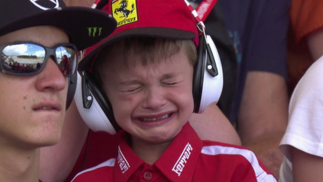 garotinho-chorando-raikkonen-ferrari-formula-1